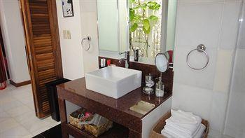 Argonauta Boracay Boutique With And Yapak
