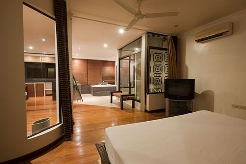 Argonauta Boracay Boutique With And