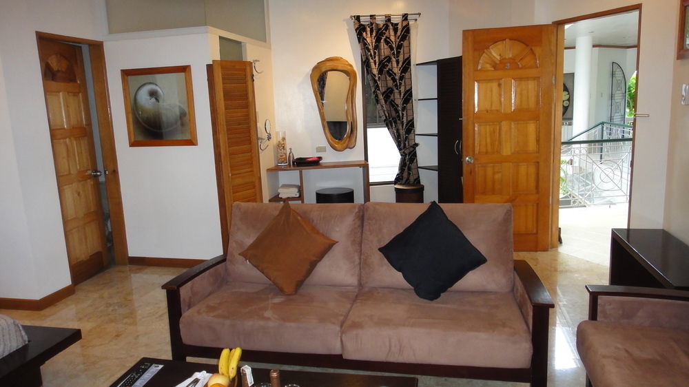 Argonauta Boracay Boutique With And Yapak